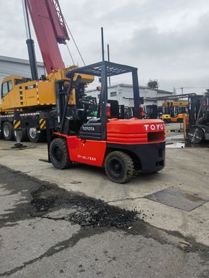 3 tonnellate di carrello elevatore usato TOYOTA 5f30 in buone condizioni di funzionamento per officine di riparazione di macchine