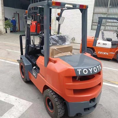 3 tonnellate 3000 kg Toyota Forklift usato FDZN30 con motore giapponese ISUZU in buone condizioni