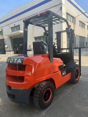 3 tonnellate 3000 kg Toyota Forklift usato FDZN30 con motore giapponese ISUZU in buone condizioni