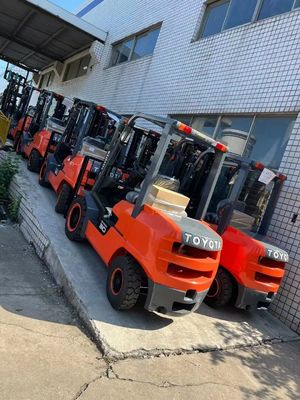 3 tonnellate 3000 kg Toyota Forklift usato FDZN30 con motore giapponese ISUZU in buone condizioni