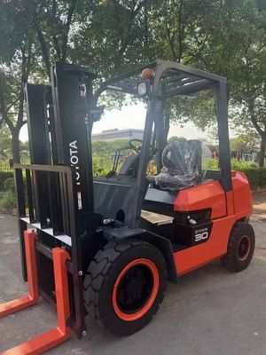 3 tonnellate 3000 kg Toyota Forklift usato FDZN30 con motore giapponese ISUZU in buone condizioni