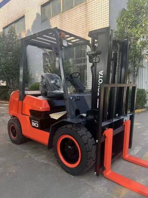 3 tonnellate 3000 kg Toyota Forklift usato FDZN30 con motore giapponese ISUZU in buone condizioni