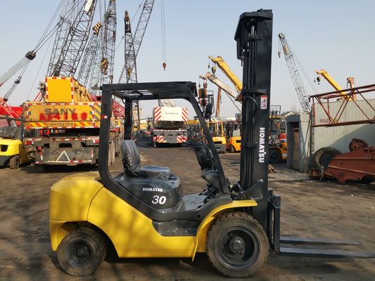 Giappone Komatsu FD30-16 FD25 FD30T-16 FD30 2.5 tonnellate 3 tonnellate 5 tonnellate carrelli elevatori diesel