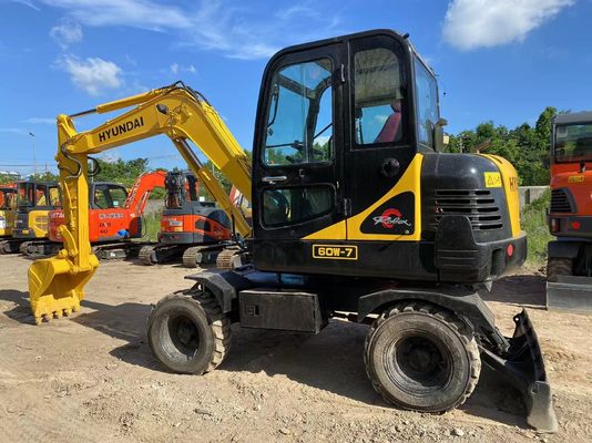 Pompa idraulica di seconda mano Hyundai 60 Excavator a ruote con capacità di secchio 4m3