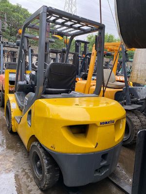 Metti in movimento il tuo negozio alimentare con il carrello elevatore diesel Komatsu FD30 usato da 3 tonnellate FD25 FD40 FD50
