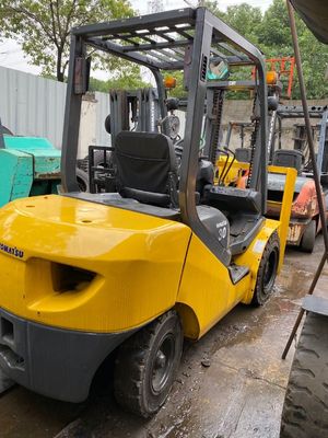 Metti in movimento il tuo negozio alimentare con il carrello elevatore diesel Komatsu FD30 usato da 3 tonnellate FD25 FD40 FD50