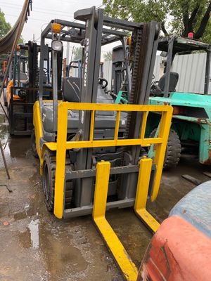 Metti in movimento il tuo negozio alimentare con il carrello elevatore diesel Komatsu FD30 usato da 3 tonnellate FD25 FD40 FD50