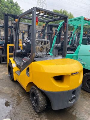 Metti in movimento il tuo negozio alimentare con il carrello elevatore diesel Komatsu FD30 usato da 3 tonnellate FD25 FD40 FD50