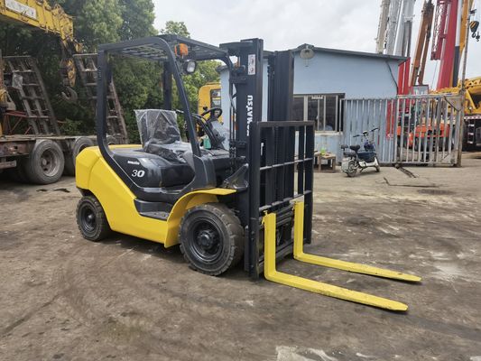 Fonte di alimentazione manuale 3 tonnellate Komatsu FD30 carrello elevatore per operazioni fluide in magazzino