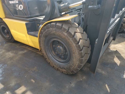 Usato Komatsu FD50 5 tonnellate carrello elevatore giapponese attrezzatura di sollevamento in ottime condizioni