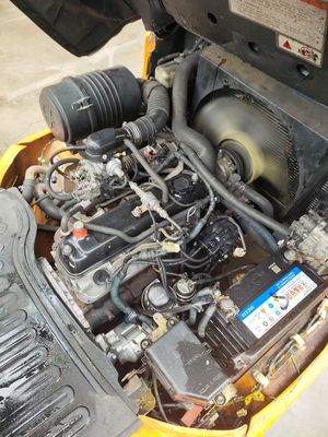 Larghezza di forcella di routine Toyota Diesel forklift 4 tonnellate con altezza di sollevamento di 6 m e motore giapponese