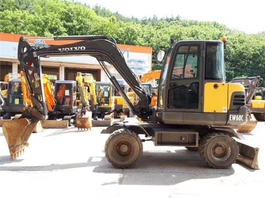 Escavatore a ruote Volvo EW60 di seconda mano in buone condizioni e con altra capacità di contenimento