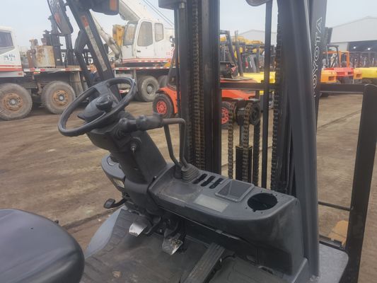 Usato Giappone Toyota FD25 Diesel carrello elevatore con lunghezza di forcella di routine e a prezzi accessibili
