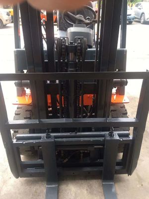 1800 kg HELI CPCD18 usato 1.8 tonnellate carrello elevatore diesel con cambio laterale in ottime condizioni