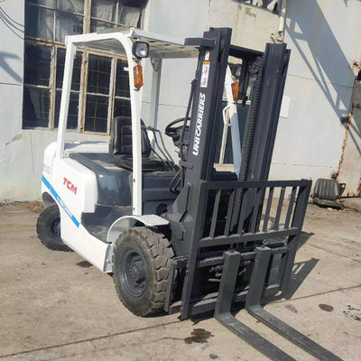 TCM FD25T3C sollevamento diesel 2.5 tonnellate carrello di seconda mano a Shanghai con motore diesel
