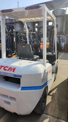 TCM FD25T3C sollevamento diesel 2.5 tonnellate carrello di seconda mano a Shanghai con motore diesel