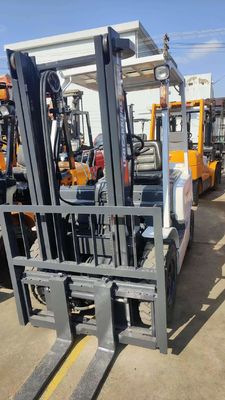 TCM FD25T3C sollevamento diesel 2.5 tonnellate carrello di seconda mano a Shanghai con motore diesel