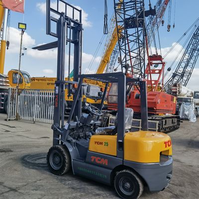 Camion a forchetta TCM da 2 tonnellate con motore diesel e larghezza di forchetta di routine