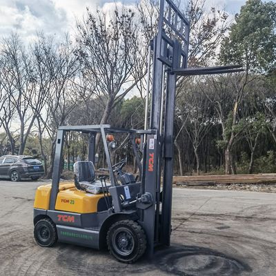 Camion a forchetta TCM da 2 tonnellate con motore diesel e larghezza di forchetta di routine