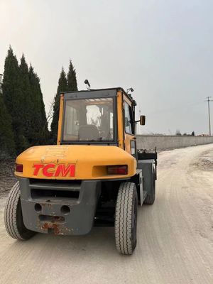8 tonnellate di carrello elevatore TCM FD80 a Shanghai con dimensioni di routine e larghezza di forcella