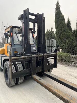 8 tonnellate di carrello elevatore TCM FD80 a Shanghai con dimensioni di routine e larghezza di forcella