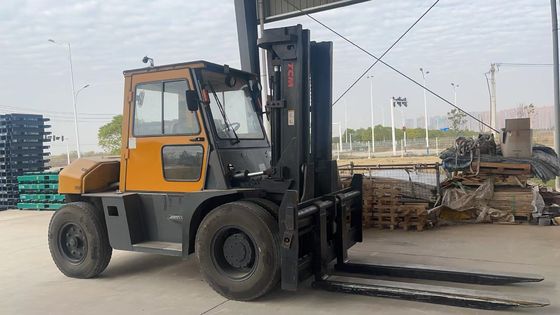 8 tonnellate di carrello elevatore TCM FD80 a Shanghai con dimensioni di routine e larghezza di forcella