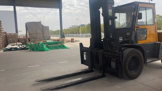 8 tonnellate di carrello elevatore TCM FD80 a Shanghai con dimensioni di routine e larghezza di forcella