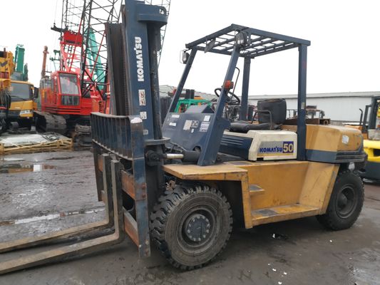 Camione elevatore Komatsu 5t con cilindro 1200mm Lunghezza della forcella 2,7*1,2*2,1m Dimensioni complessive