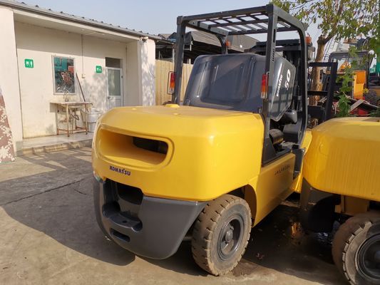 Apparecchiature essenziali delle tipografie Usate Komatsu FD50-7 5 tonnellate carrelli elevatori dal Giappone