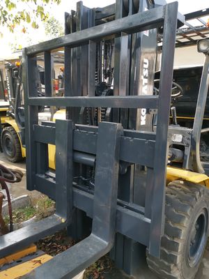 Apparecchiature essenziali delle tipografie Usate Komatsu FD50-7 5 tonnellate carrelli elevatori dal Giappone