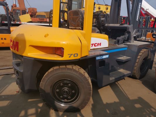 Potente motore diesel TCM FD70 7 tonnellate carrello elevatore a forchetta 80% con mastello a due fasi e cambio laterale