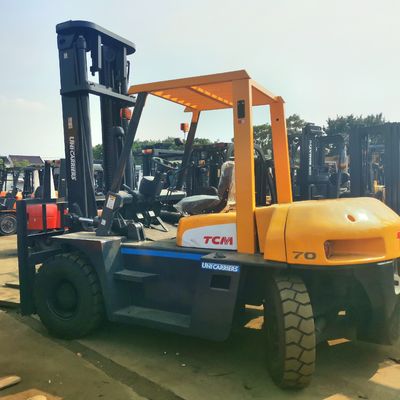 Potente motore diesel TCM FD70 7 tonnellate carrello elevatore a forchetta 80% con mastello a due fasi e cambio laterale