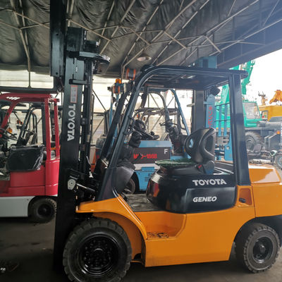 Potente motore a benzina 2012 Toyota 2.5 tonnellate carrello elevatore con cilindro e cambio laterale