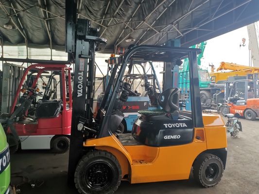 Camione elevatore industriale a gasolio da 2,5 tonnellate con seggiolino Toyota Altezza 4,8m 4,5m 6m Utilizzato