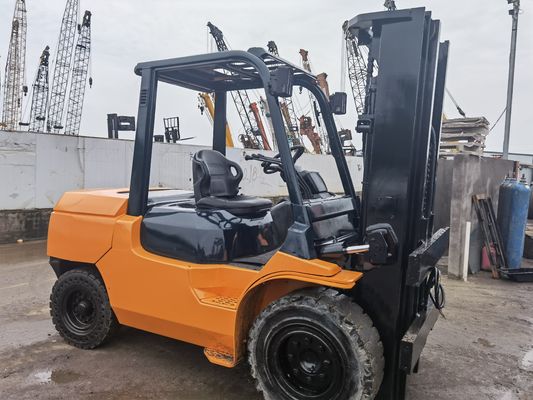 Usato Toyota carrello elevatore di benzina gas 2,5 tonnellate 3 tonnellate in Shanghai Yard con larghezza di forcella routine