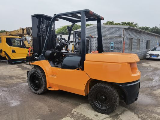 Usato Toyota carrello elevatore di benzina gas 2,5 tonnellate 3 tonnellate in Shanghai Yard con larghezza di forcella routine