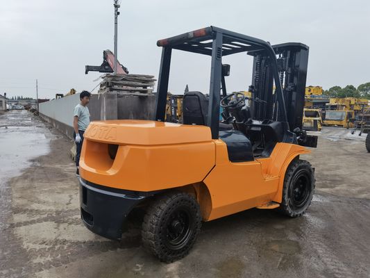 Usato Toyota carrello elevatore di benzina gas 2,5 tonnellate 3 tonnellate in Shanghai Yard con larghezza di forcella routine