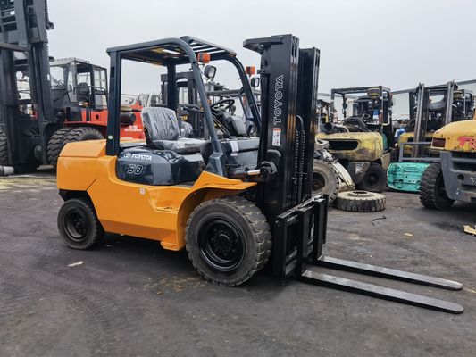 Produrre Toyota 5 tonnellate carrello elevatore usato FD50 7f50 8f30 3 tonnellate carrello elevatore 5 tonnellate diesel carrello elevatore