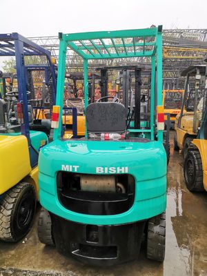 Mitsubishi usato 2.5 tonnellate carrello elevatore a Shanghai Perfetto per i negozi di materiali da costruzione