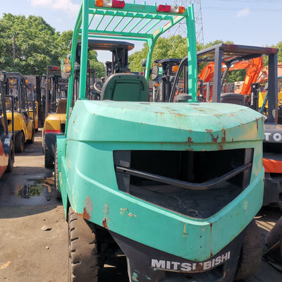 5.5 tonnellate di carrello elevatore diesel MITSUBISHI con larghezza di forchetta 180 mm dal Giappone in buone condizioni