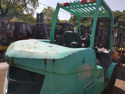5.5 tonnellate di carrello elevatore diesel MITSUBISHI con larghezza di forchetta 180 mm dal Giappone in buone condizioni