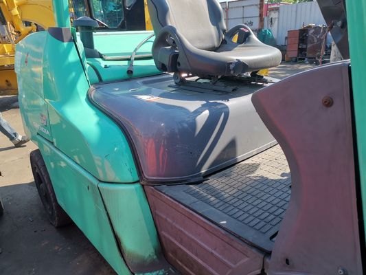 5.5 tonnellate di carrello elevatore diesel MITSUBISHI con larghezza di forchetta 180 mm dal Giappone in buone condizioni
