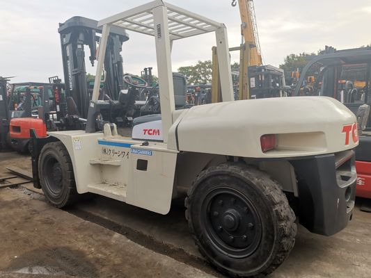 10 tonnellate di carrelli elevatori TCM FD100 con motore diesel a Shanghai Giappone negozi di abbigliamento e abbigliamento