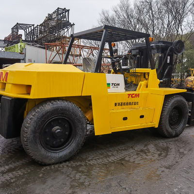 TCM FD100 carrello elevatore diesel da 10 tonnellate con altezza di sollevamento di 3 m e larghezza di forcella di 4,5 m a Shanghai