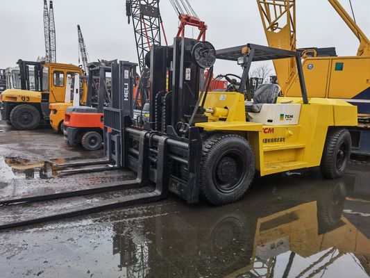 TCM FD100 carrello elevatore diesel da 10 tonnellate con altezza di sollevamento di 3 m e larghezza di forcella di 4,5 m a Shanghai