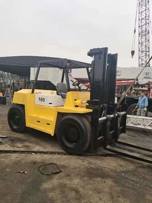 10 tonnellate di carrello elevatore TCM fd100 a Shanghai versatile per applicazioni alimentari e bevande