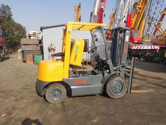 Camioni elevatori diesel di 3 tonnellate di produzione giapponese utilizzati TCM FD30 FD50 FD70 per officine di riparazione di macchine