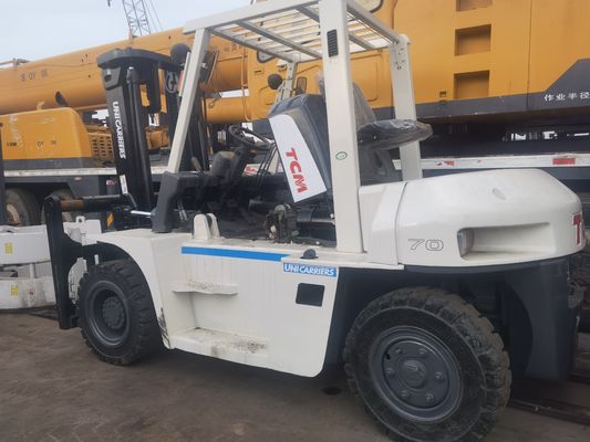 TCM FD70 carrello elevatore da 7-10 tonnellate con motore diesel e lunghezza di forcella di routine nel cantiere di Shanghai