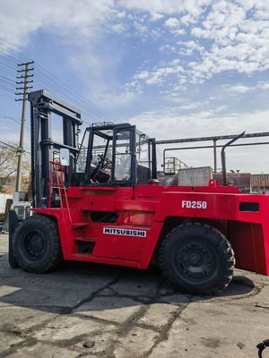 Sperimenta prestazioni superiori con un carrello elevatore diesel Mitsubishi FD250 da 25 tonnellate