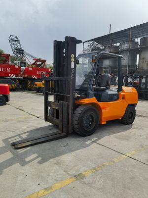 Negozio di abbigliamento deve avere un carrello elevatore Toyota usato da 5 tonnellate con parti giapponesi e motore diesel